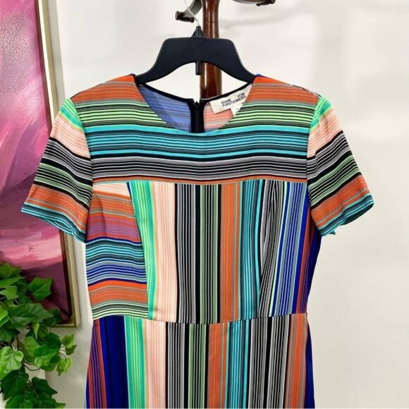 Diane von Furstenberg Short-Sleeve Tailored Dress Size 12 - Picture 5 of 12